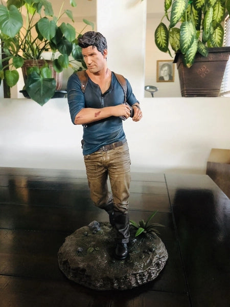 Uncharted 4 - A Thief's End - Nathan Drake Figure Statue 12" - USED